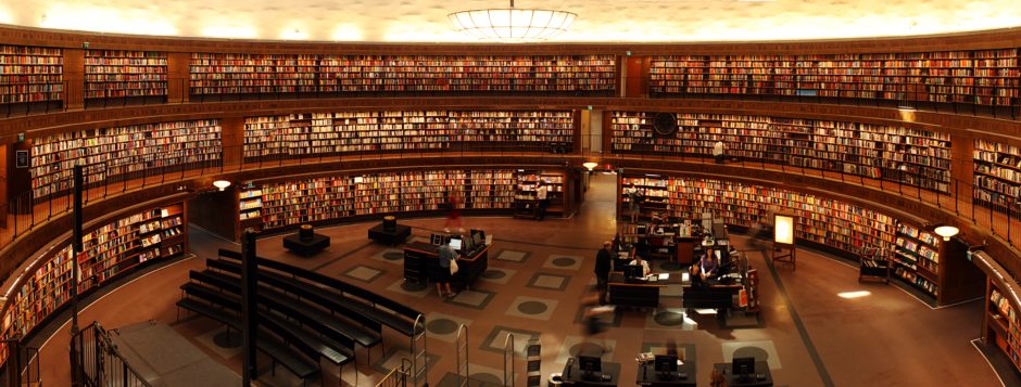 Image of university library. Photo by Tamás Mészáros from Pexels.